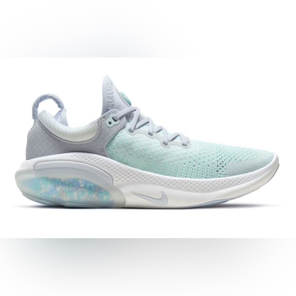 Nike Women’s Joyride Run Flyknit Sneaker